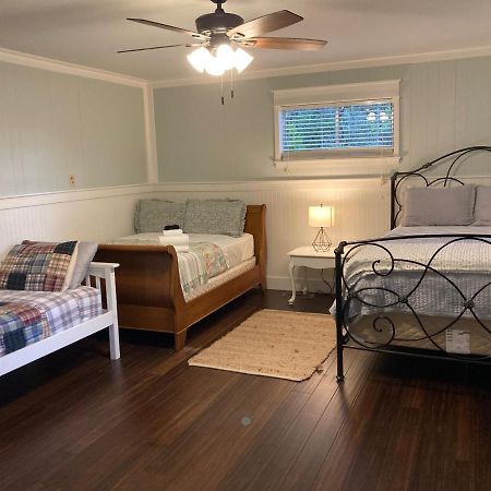 Tucked Away Newly Renovated 2 Bedroom/ 1 Bath Sleeps 8 Beaufort Exterior photo