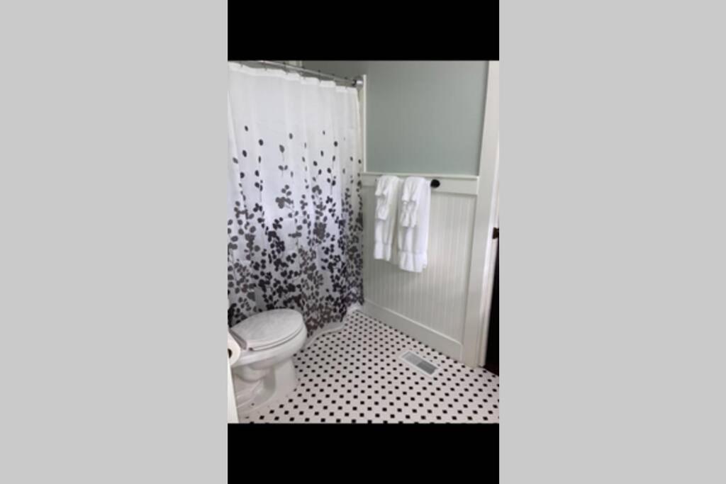 Tucked Away Newly Renovated 2 Bedroom/ 1 Bath Sleeps 8 Beaufort Exterior photo