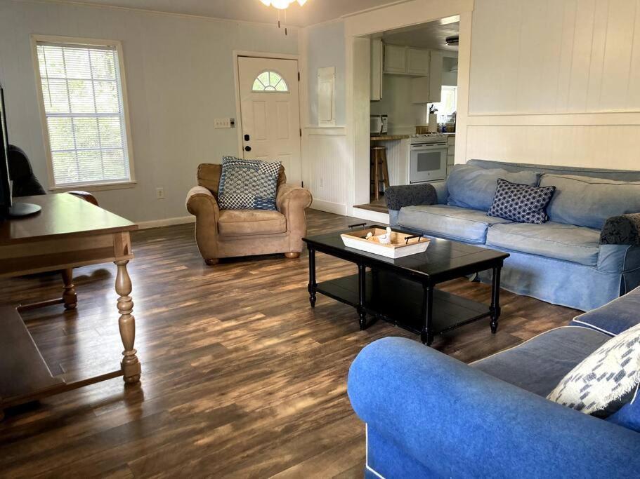 Tucked Away Newly Renovated 2 Bedroom/ 1 Bath Sleeps 8 Beaufort Exterior photo