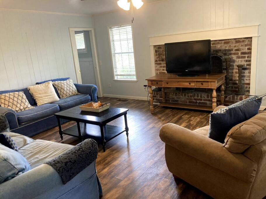 Tucked Away Newly Renovated 2 Bedroom/ 1 Bath Sleeps 8 Beaufort Exterior photo